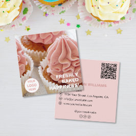 Benutzerdefiniertes Logo Foto QR Pink Bakery Quadratische Visitenkarte