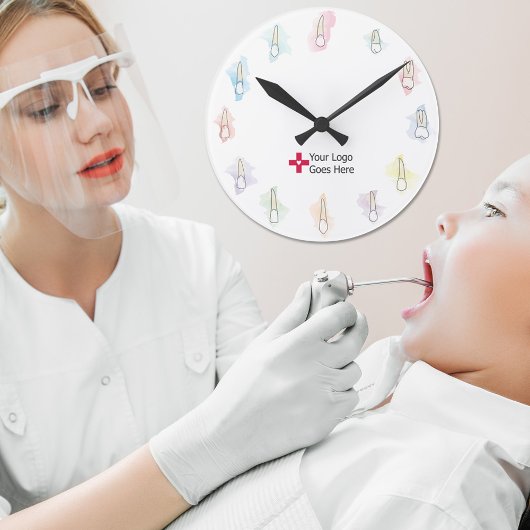 Benutzerdefiniertes Logo für den Farbzahn Runde Wanduhr