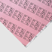 Benutzerdefiniertes Logo in Rosa Seidenpapier (Ausschnitt)