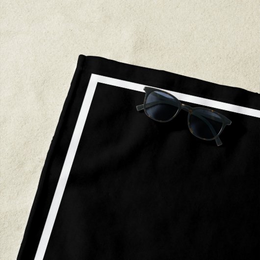 Benutzerdefiniertes Logo mit Rahmen auf schwarz Strandtuch (Beispiel)