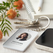 Benutzerdefiniertes Logo mit verschwommenem grauem Schlüsselanhänger (Vorderseite rechts)