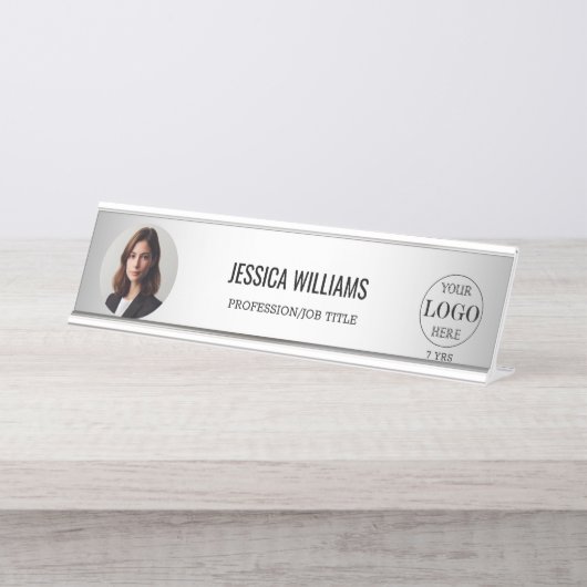 Benutzerdefiniertes Logo mit verschwommenem grauem Schreibtischnamensplakette (Vorderseite )