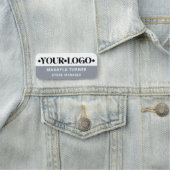 Benutzerdefiniertes Logo Mitarbeiter Grau Namensschild (Beispiel)