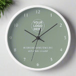Benutzerdefiniertes Logo und Text-l-Sage-Unternehm Uhr<br><div class="desc">Diese schlanke grüne Geschäftsuhr ist mit dem Firmenlogo und dem eigenen Text personalisiert. Es ist eine stilvolle und funktionelle Ergänzung zu jedem Bürobereich,  ideal für die Förderung Ihrer Marke und behalte Zeit mit Eleganz und Professionalität.</div>