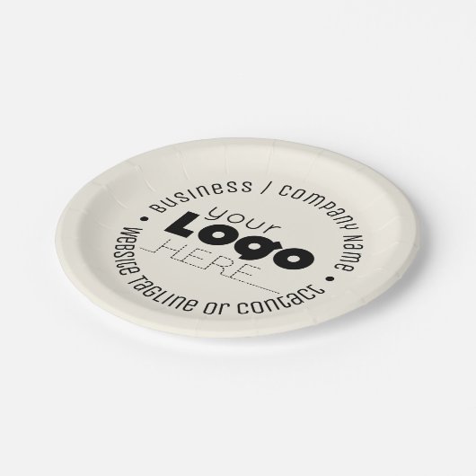 Benutzerdefiniertes Logo Wappen Ecru Ivory 9" Pape Pappteller (Schrägansicht)