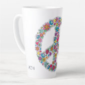 Benutzerdefiniertes Monogramm-Blume-Friedenszeiche Milchtasse (Linke Ecke)