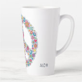 Benutzerdefiniertes Monogramm-Blume-Friedenszeiche Milchtasse (Rechts)