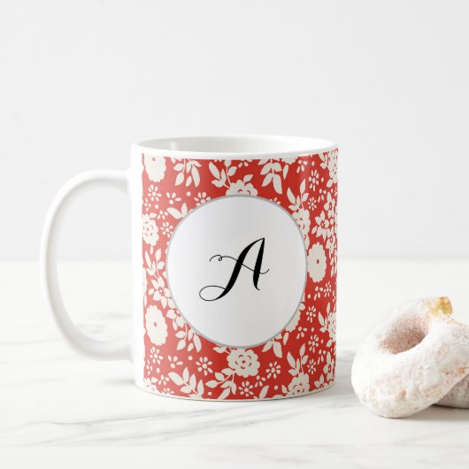 Benutzerdefiniertes Monogramm-Blume-Muster Red Kaffeetasse (Mit Donut)