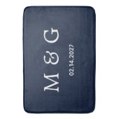 Benutzerdefiniertes Monogramm Datum Navy Blau Styl Badematte (Vorderseite Vertikal)