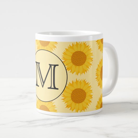Benutzerdefiniertes Monogramm mit gelben Sonnenblu Jumbo-Tasse (Vorderseite Rechts)