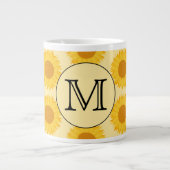 Benutzerdefiniertes Monogramm mit gelben Sonnenblu Jumbo-Tasse (Vorderseite)