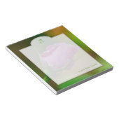 Benutzerdefiniertes Notepad auf der rosa Rosenknos Notizblock (angewinkelt)