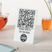 Benutzerdefiniertes QR-Code Menü Pedestzeichen für Sockelschild (In SItu)