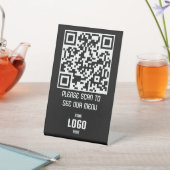 Benutzerdefiniertes QR-Code Menü Pedestzeichen für Sockelschild (In SItu)