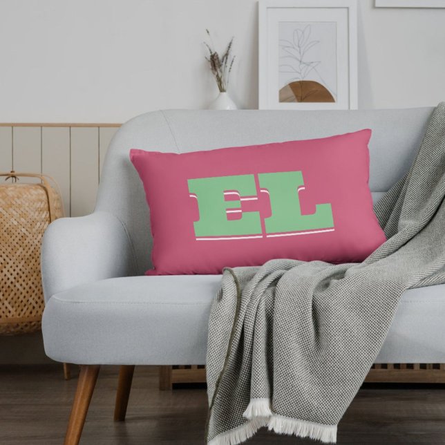 Benutzerdefiniertes Retro Fett-Uni Dorm Monogram Dekokissen (Add a touch of retro to your space with this vibrant green and pink monogram throw pillow.)