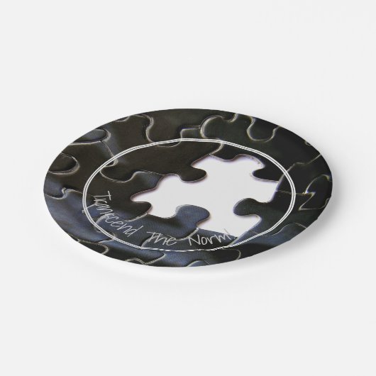 Benutzerdefiniertes Schwarz-weißes Vermisstes Puzz Pappteller (Schrägansicht)