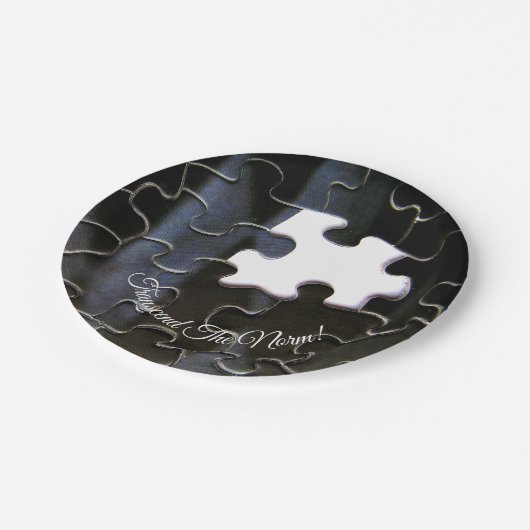 Benutzerdefiniertes Schwarz-weißes Vermisstes Puzz Pappteller (Schrägansicht)