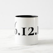 Benutzerdefiniertes Sonderdatum Schwarz und Weiß Zweifarbige Tasse (Mittel)