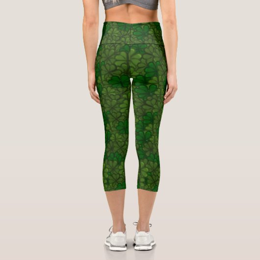 Bereich Kleeblätter Digitale Kunstmuster St Patric Capri Leggings (Rückseite)