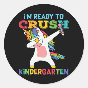 Bereit, den Kindergarten zu knacken, süßes Einhorn Runder Aufkleber
