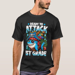 Bereit zum Angriff auf Piratenhai der ersten Klass T-Shirt