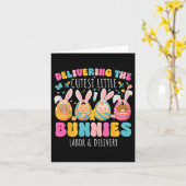 Bereitstellung der Niedlichsten Bunnies Osterarbei Karte (Gelbe Blume)