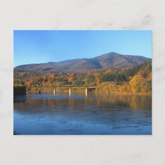 Berg Ascutney und Fluss Connecticut im Herbst Postkarte (Vorderseite)