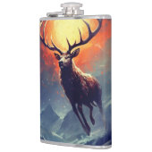 Berg-Buck, der aus dem Flammenfeuer läuft Flachmann (Links)