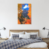 Berg gerahmt im Herbstwald, CA Leinwanddruck (Insitu (Schlafzimmer))