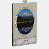 Berg-Haube reflektiert im See Banner-Ornament Silber (Rechts)