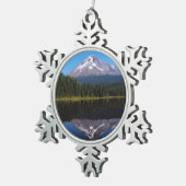 Berg-Haube reflektiert im See Schneeflocken Zinn-Ornament (Rechts)