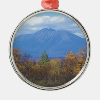 Berg Katahdin in Fall 2 Ornament Aus Metall