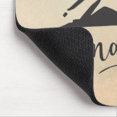 Berg mit Sonnenstrahlen - Wanderlust Typografie Mousepad (Ecke)