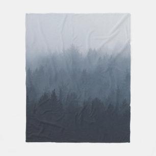 BERG MIT WALD IM FUSTER FLEECEDECKE