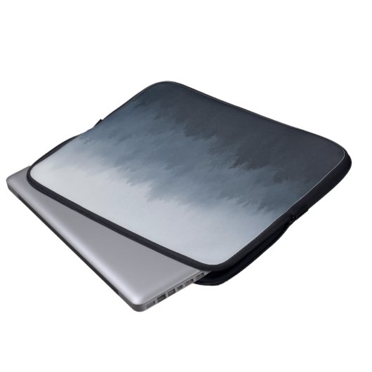 BERG MIT WALD IM FUSTER LAPTOPSCHUTZHÜLLE (Vorne Knopf)