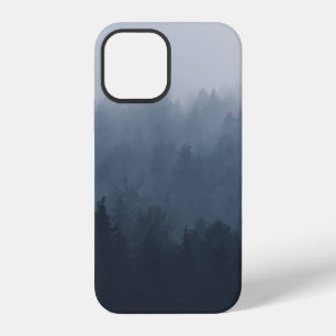 BERG MIT WALD IM NEBEL iPhone 12 HÜLLE