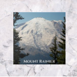 Berg Rainier Cascade Berggipfel Fliese<br><div class="desc">Keramik Kachel mit einem landschaftlichen Foto Bild von schneebedeckten Berg Rainier,  der höchste Kaskadenberg im Pazifik Nordwesten. Wählen Sie Ihre Kachelgröße aus. Eine tolle Küche trivet!</div>