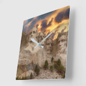Berg Rushmore bei Dämmerung Quadratische Wanduhr (Winkel)