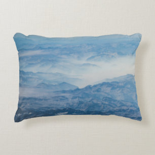 BERG UNTER BLAUEM HIMMEL AM TAG DEKOKISSEN