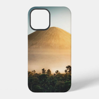 BERG WÄHREND DER GOLDENEN STUNDE iPhone 12 HÜLLE