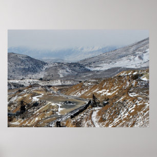 Bergbau-Anlagen und Berge, Goldhügel, Nevada Poster