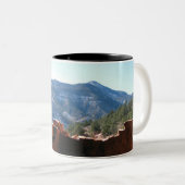 Bergblick aus den Cliff-Wohnungen Zweifarbige Tasse (VorderseiteRechts)