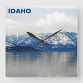 Berge am See Quadratische Wanduhr (Vorderseite)