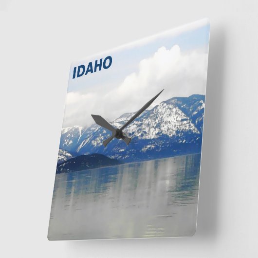 Berge am See Quadratische Wanduhr (Winkel)