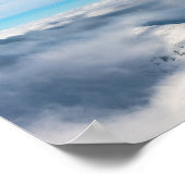 Berge, die aus Wolken hervorgehen Poster (Ecke)