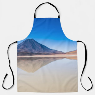 BERGE, DIE SICH AUF WASSER SPIEGELN SCHÜRZE