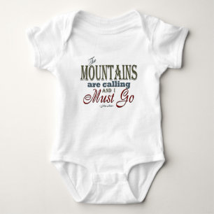 Berge, die Typografie-Zitat - John Muir nennen Baby Strampler