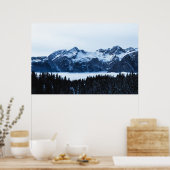 Berge, Fichtenwälder und Wolken Poster (Küche)