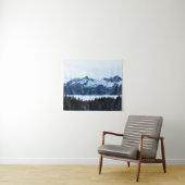 Berge, Fichtenwälder und Wolken Wandteppich (Beispiel (Horizontal))