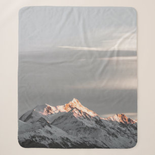 BERGE MIT SCHNEE BEDECKT SHERPADECKE